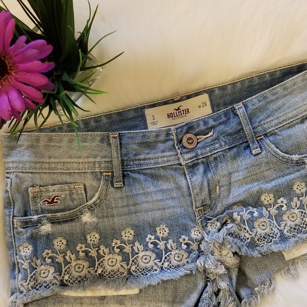 Hollister Embroidered Distressed Shorts Sz 3
